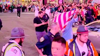 Photo of مناوشات خفيفة بين جماهير الوداد والترجي في “تايمز سكوير” وسط تأهب أمني بنيويورك