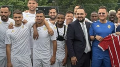 Photo of سفير المغرب بواشنطن يزور بنهاشم و أعضاء الطاقم الطبي للوداد بعد حادث السير