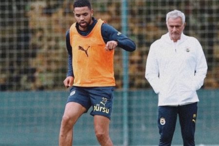 مورينيو يُفاجئ الجميع ويُبقي النصيري: 30 هدفاً لا تُفرّط فيها