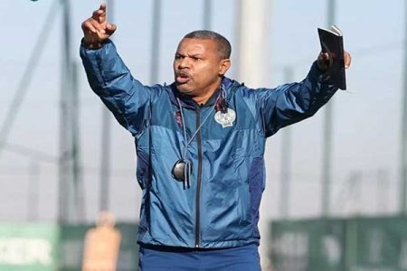 الشابي يكشف عن موعد عودة لاعبي الرجاء إلى التداريب