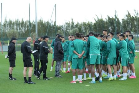 الركراكي يفتح أبواب التداريب للإعلام قبل مواجهة البنين الودية