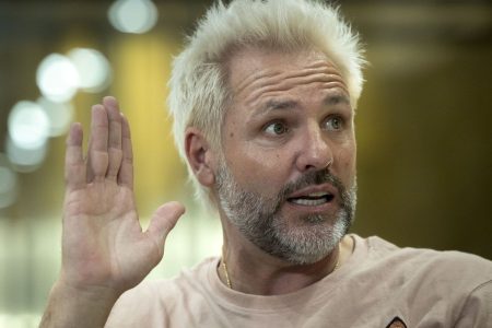 كانيزاريس: “حكيمي و فيتينيا الأجدر بالتتويج بالكرة الذهبية.. ديمبيلي لا يملك المقومات و يامال تخونه الأرقام.”