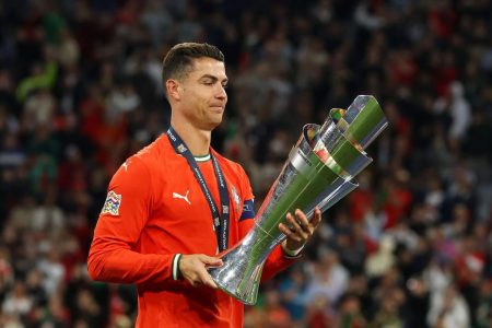 رونالدو بعد التتويج بدوري الأمم الأوروبية: “هذا اللقب من أجل الوطن والعائلة.. وسعادتي لا توصف”.