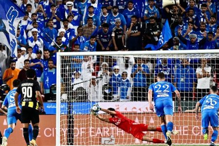 ياسين بونو.. الهادئ الذي يوقف زحف العواصف