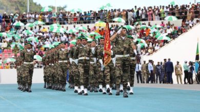 Photo of الجيش المغربي يزين سماء جزر القمر في عيد استقلالها الخمسين… تجسيد لأخوة إفريقية راسخة