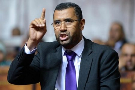 العدالة والتنمية يحتج على غياب رئيس الحكومة ويصفه بـ”الاستهتار الدستوري”
