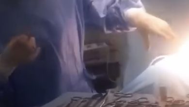 Photo of فيديو يهز المشهد الطبي المغربي … طبيبان يرقصان وسط غرفة العمليات
