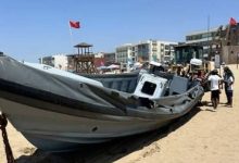 Photo of البحر يلفظ زورقاً غامضاً ويُثير تحقيقات أمنية مكثفة
